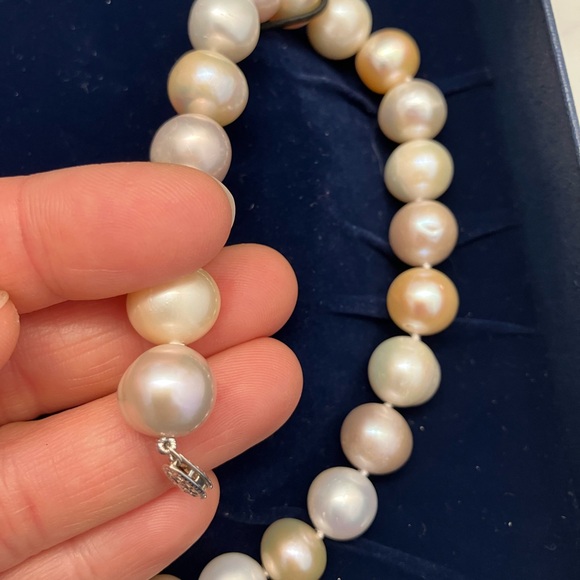 Huge Genuine Cultured Pearl Necklace - Picture 3 of 3